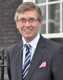 境外诉讼和仲裁专家顾问 Robert James Dougans律师（United Kingdom）